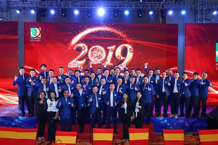 2019年3月，紅古軒榮升為中山市家具商會(huì)永遠(yuǎn)名譽(yù)會(huì)長(zhǎng)單位
